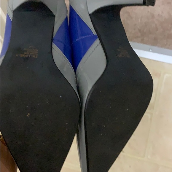 Heels - Picture 3 of 3